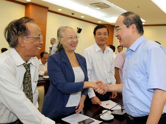 Phải thay đổi cách tính lương với TP.HCM