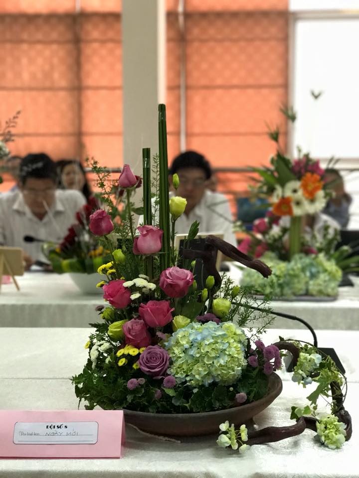 Hội thi cắm hoa mừng ngày Quốc tế Phụ nữ 08/3